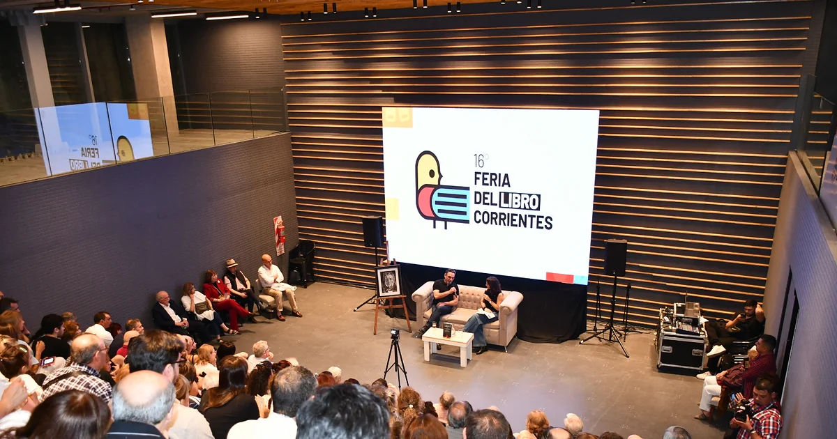 Feria del Libro: Andahazi cerró la edición 16 con auditorio lleno