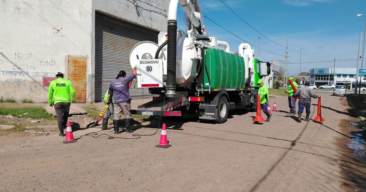 El nuevo camión desobstructor trabaja en ductos claves de Corrientes