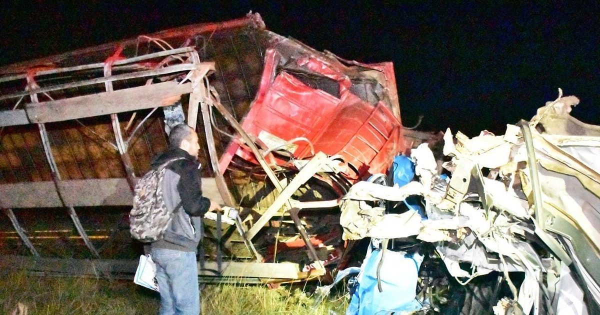 Murieron dos personas en un choque frontal entre camiones en la ruta ...