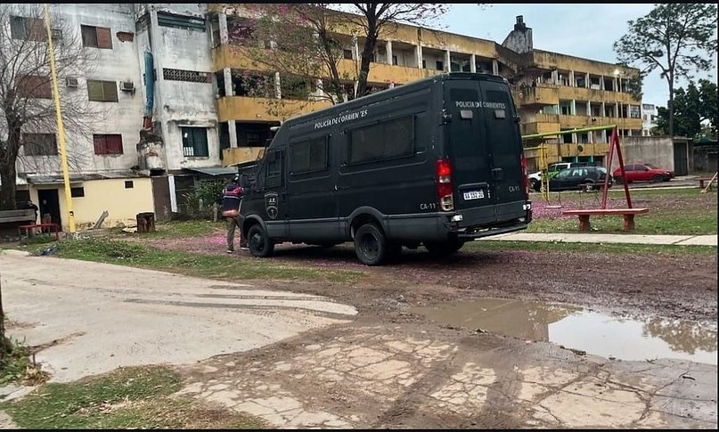 Un hombre murió y una mujer se encuentra herida tras un tiroteo dentro de un departamento - Un hombre murió y una mujer se encuentra herida tras un tiroteo dentro de un departamento