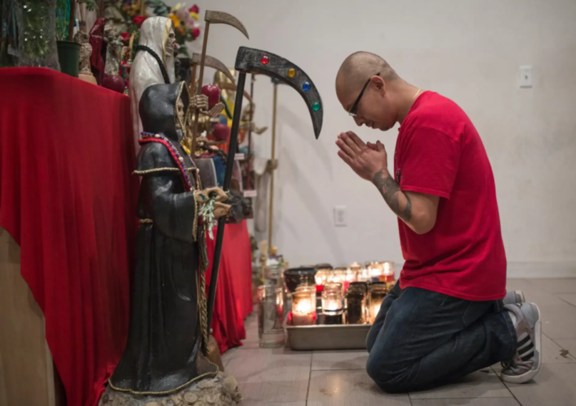 ajajaa LAS DOS VERSIONES DE SAN LA MUERTE: POR QUÉ SE LO CELEBRA EN CORRIENTES