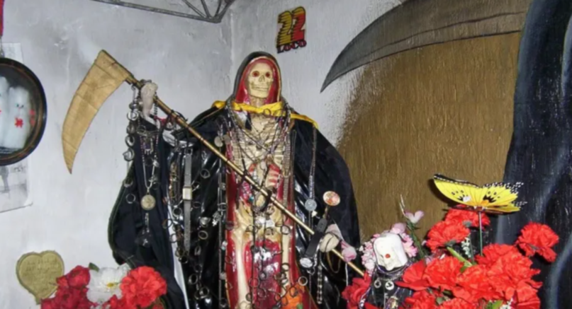 zzzz LAS DOS VERSIONES DE SAN LA MUERTE: POR QUÉ SE LO CELEBRA EN CORRIENTES
