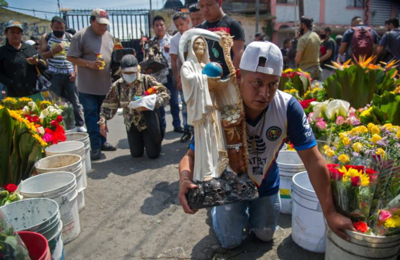 ajjaja LAS DOS VERSIONES DE SAN LA MUERTE: POR QUÉ SE LO CELEBRA EN CORRIENTES