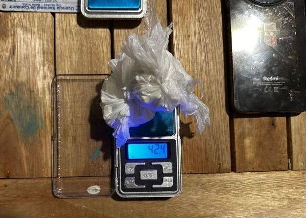 1756505085434 NARCOMENUDEO EN BELLA VISTA: INCAUTARON 62 DOSIS DE COCAÍNA, DINERO Y DETUVIERON A UN HOMBRE