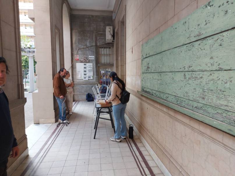 Escuela Normal. Demoras para habilitar algunas mesas.- Escuela Normal. Demoras para habilitar algunas mesas.