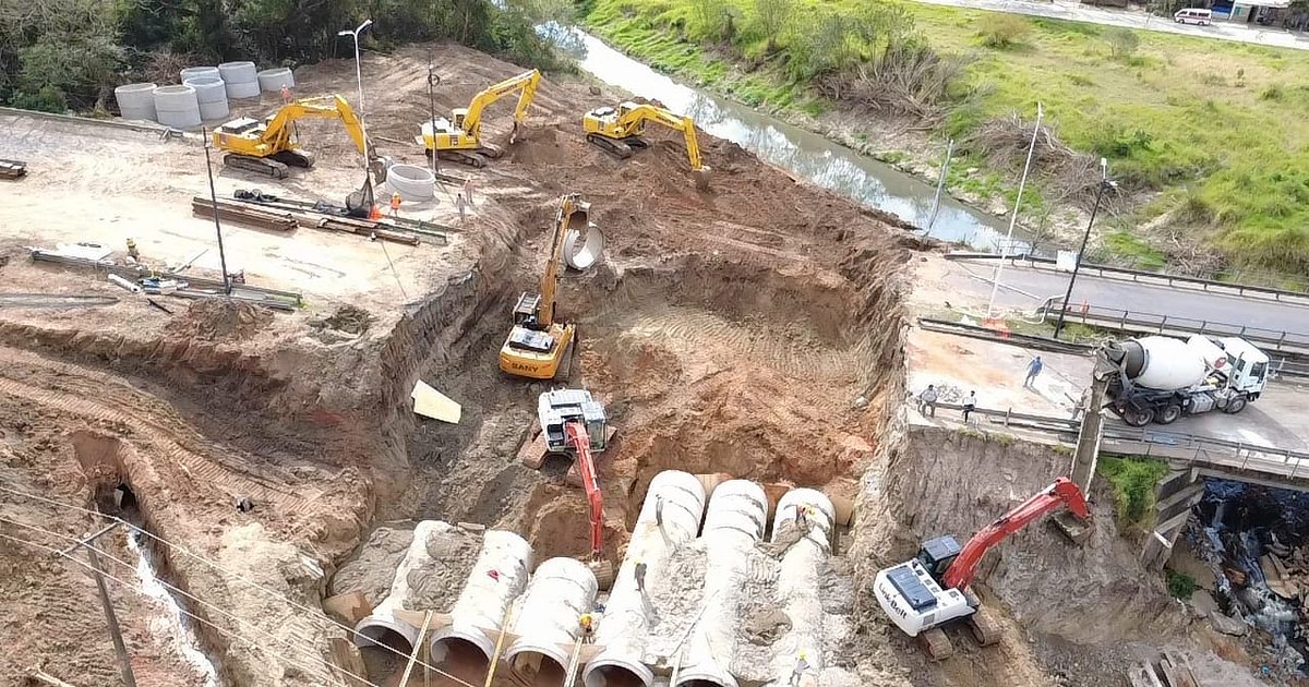 Así es la megaestructura que instalan en el arroyo Pirayuí para evitar inundaciones