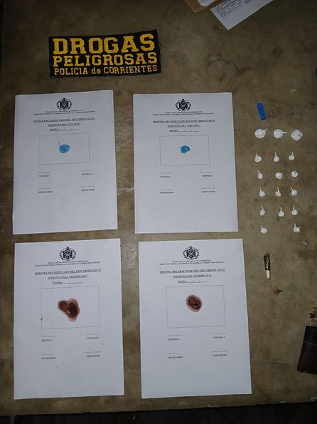 Secuestraron cocaína y marihuana tras demorar a cuatro personas en una plaza de Corrientes