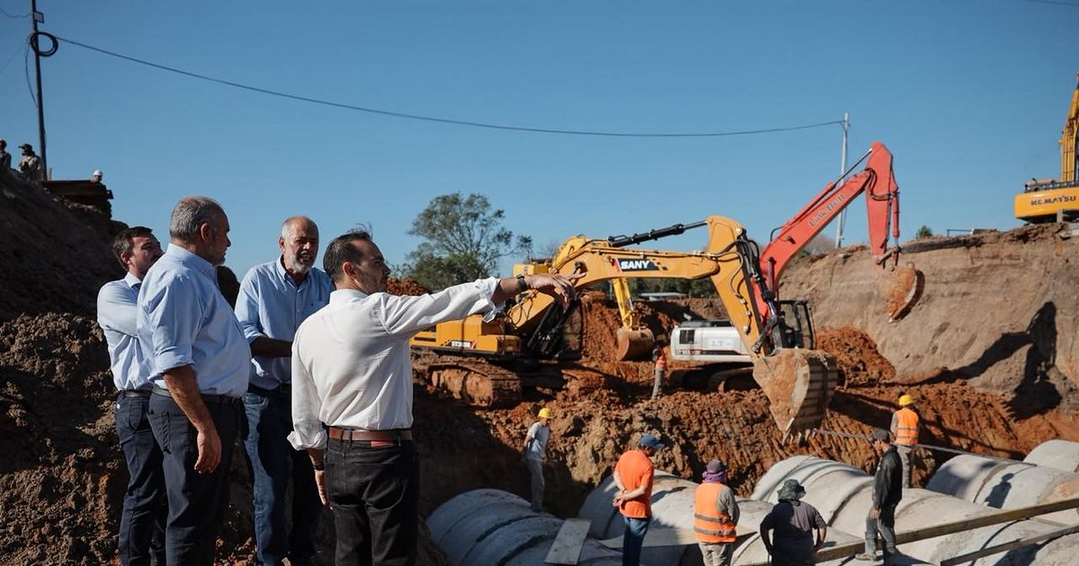 Valdés recorrió las obras hídricas del Pirayuí que beneficiarán a 250 mil vecinos