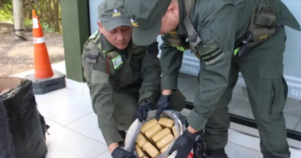 Ocultaron 12 panes de marihuana en tacho de pintura en un envío de encomiendas