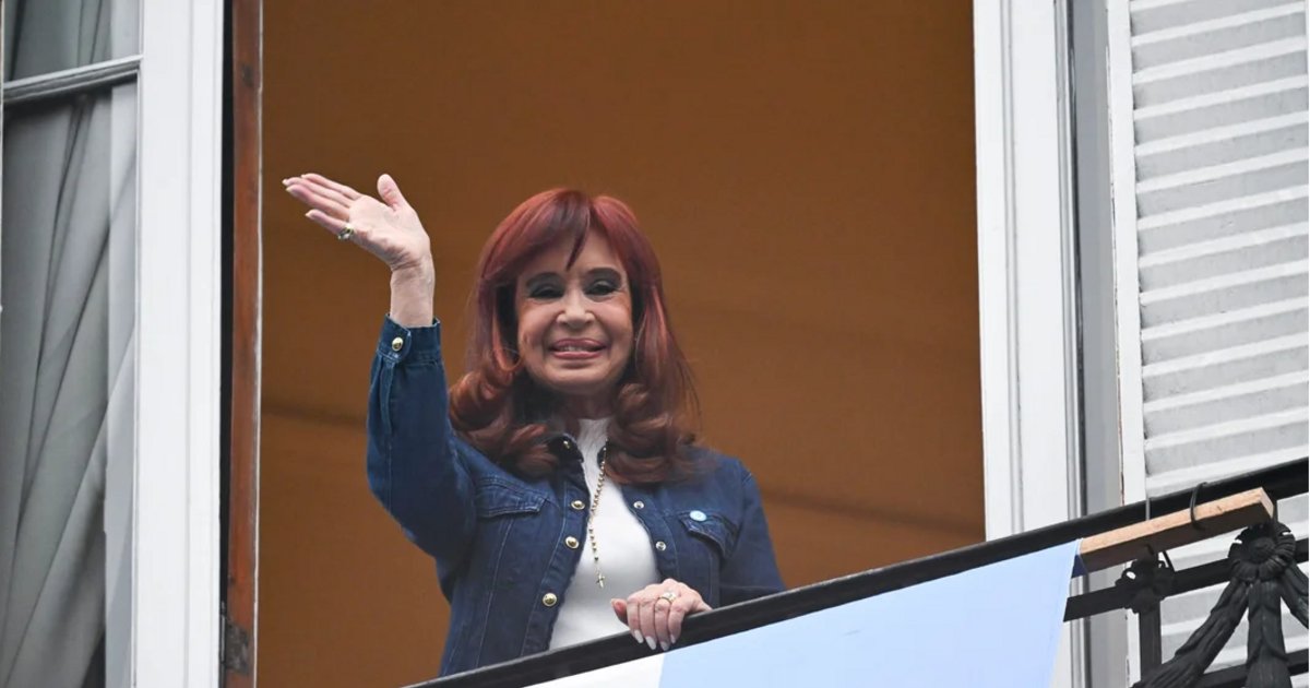 Causa Vialidad: oficializaron el embargo del departamento de Cristina Kirchner donde cumple condena
