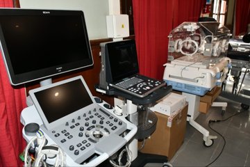 Valdés entregó equipamientos para hospitales y Caps de la provincia