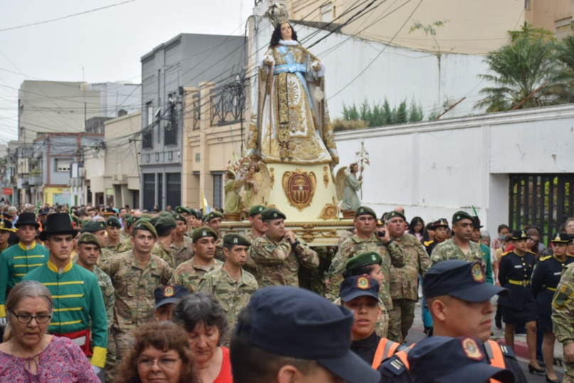  Cientos de fieles caminaron en procesión con la Virgen de la Merced