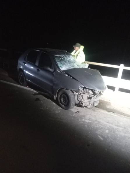 Impresionante rescate de un camionero que cayó a un arroyo tras chocar con otro vehículo
