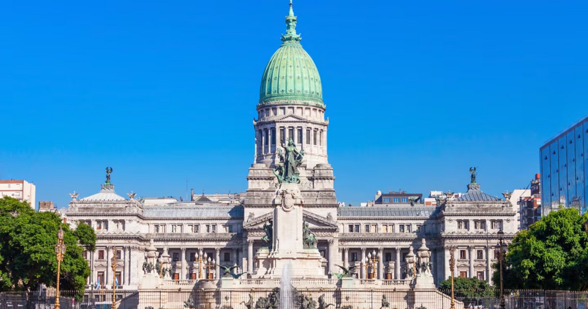 Senado: un obrero cayó desde un andamio de un cuarto piso y sufrió politraumatismos