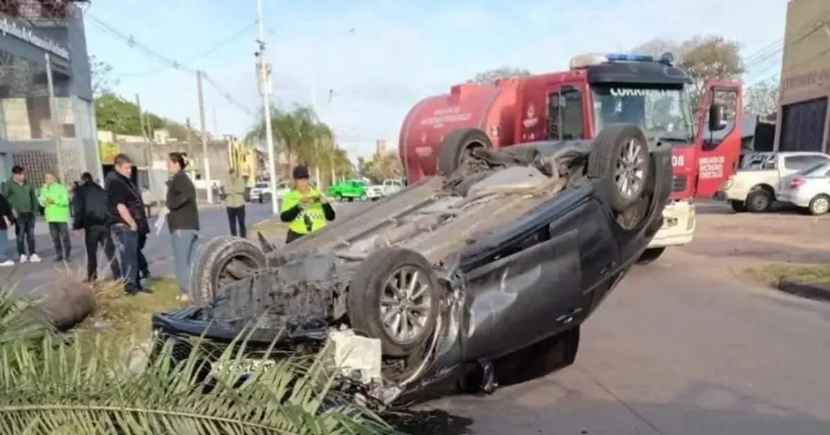 Colisión y vuelco en Corrientes: una persona resultó herida
