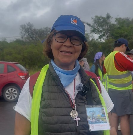 Con sus promesas a cuestas, 400.000 peregrinos desafían la lluvia camino a Itatí