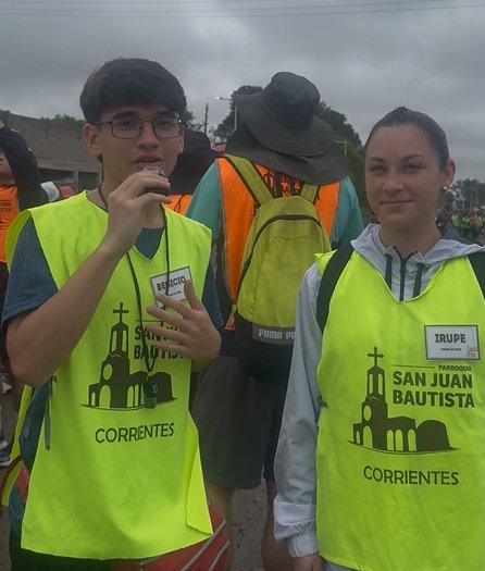 Con sus promesas a cuestas, 400.000 peregrinos desafían la lluvia camino a Itatí