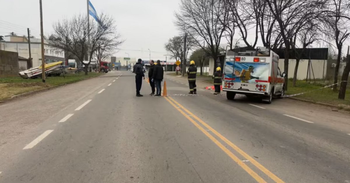 Tres adolescentes regresaban del boliche y fueron atropellados por un auto: hay un muerto