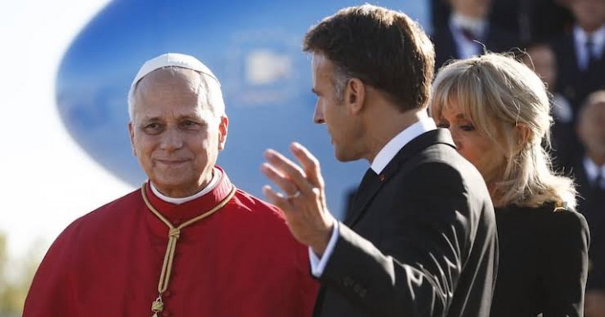 El Papa León XIV llegó a Francia y fue recibido por Emmanuel Macron