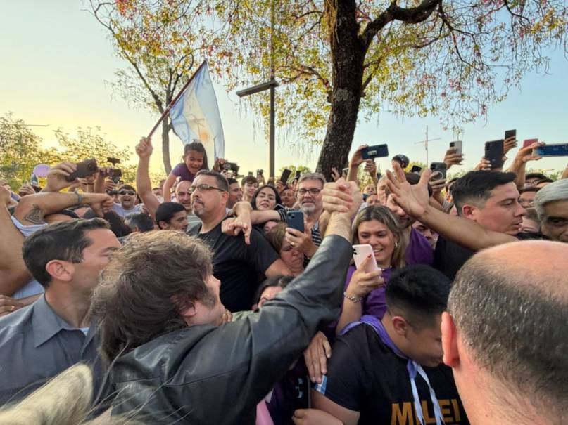 Las imágenes del paso del Presidente por Corrientes