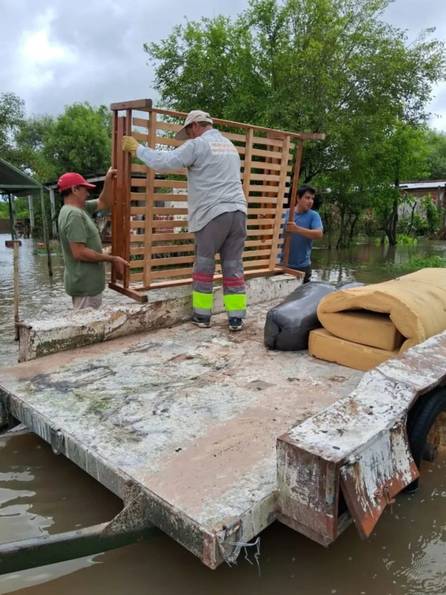 San Luis del Palmar: 100 mm de lluvia, el Riachuelo sube y ya hay 10 familias evacuadas- San Luis del Palmar: 100 mm de lluvia, el Riachuelo sube y ya hay 10 familias evacuadas