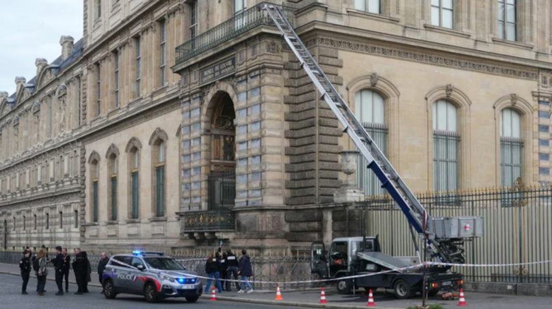 Francia: detuvieron a dos sospechosos por el millonario robo del museo del Louvre