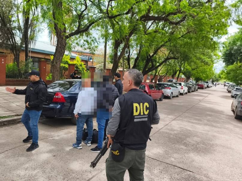 Atraparon a dos colombianos relacionados con un millonario robo en Corrientes
