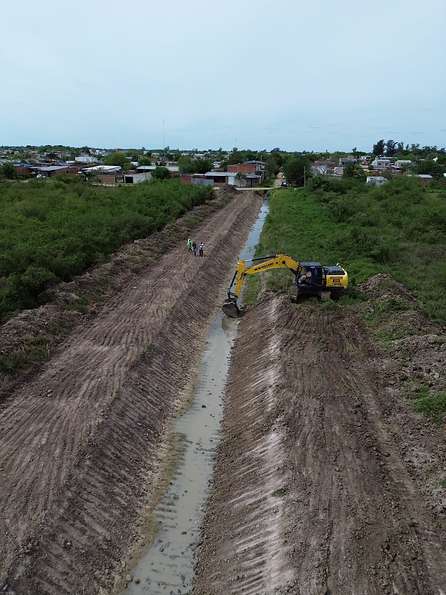 Trabajan en 7.000 metros de un canal clave para mejorar el drenaje en Corrientes