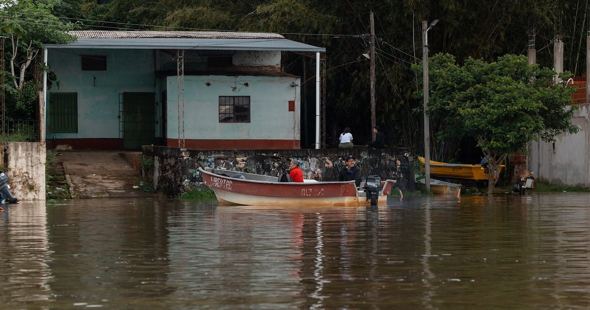 El gobernador recorre las zonas afectadas por las inundaciones y coordina la asistencia a las familias