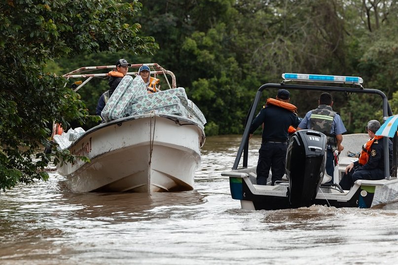 El gobernador recorre las zonas afectadas por las inundaciones y coordina la asistencia a las familias- El gobernador recorre las zonas afectadas por las inundaciones y coordina la asistencia a las familias