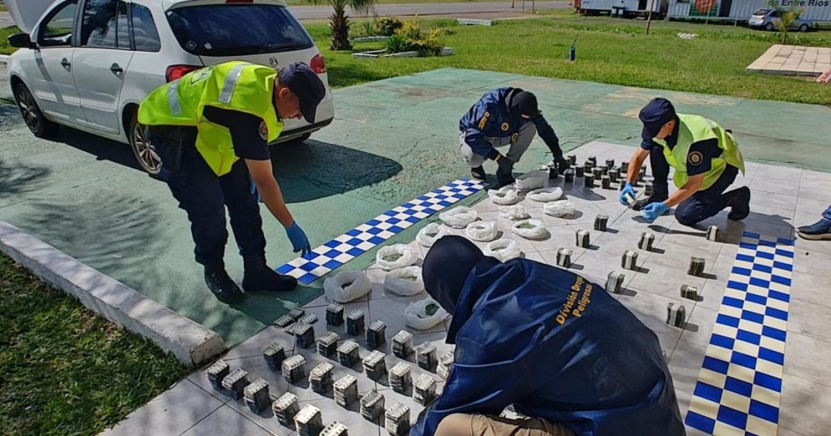 Dos denidos con más de 38 mil pastillas en el límite de Corrientes con Entre Ríos