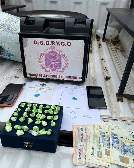 Motociclista fue atrapado en Corrientes con 35 envoltorios de cocaína- Motociclista fue atrapado en Corrientes con 35 envoltorios de cocaína