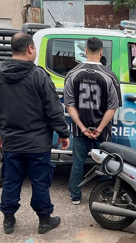 Motociclista fue atrapado en Corrientes con 35 envoltorios de cocaína- Motociclista fue atrapado en Corrientes con 35 envoltorios de cocaína
