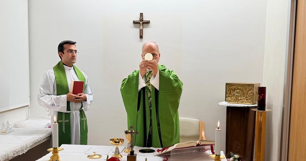 El Papa León XIV presenta mejoras tras su operación: primera foto y misa en el hospital | El Litoral