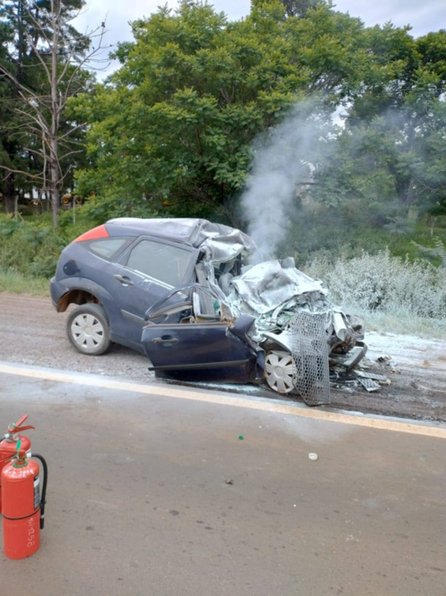 Fatalidad: murió un hombre tras el choque de un camión semirremolque y un auto 