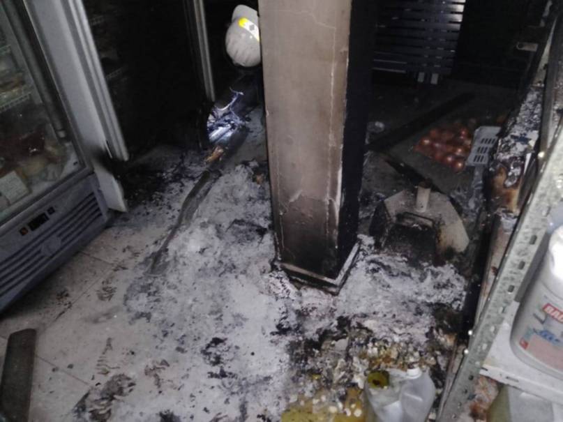 Susto en el centro de Corrientes por un incendio en un comercio