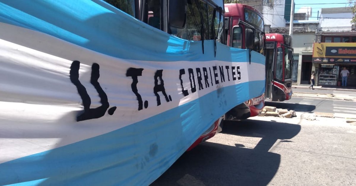 Se normalizó el servicio de colectivos en Corrientes tras el pago de ...