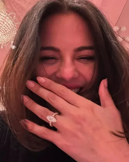 Selena Gómez se comprometió con Benny Blanco: así es el impresionante anillo- Selena Gómez se comprometió con Benny Blanco: así es el impresionante anillo