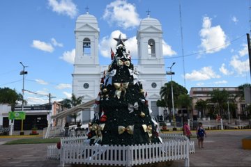  Valdés inauguró la segunda torre campanario de la parroquia San Luis Rey de Francia