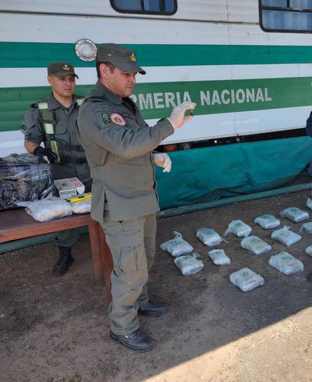 Fueron a retirar 20 kilos de droga enviada en encomiendas y terminaron presos