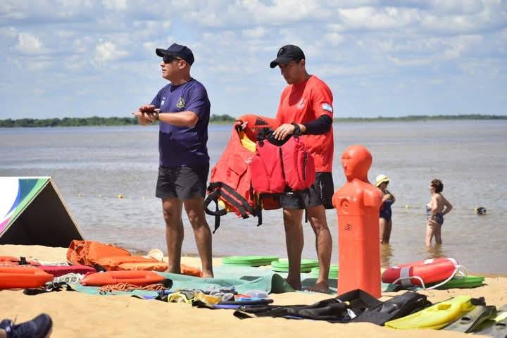Guardavidas se capacitaron en salvamento acuático en la Arazaty II- Guardavidas se capacitaron en salvamento acuático en la Arazaty II