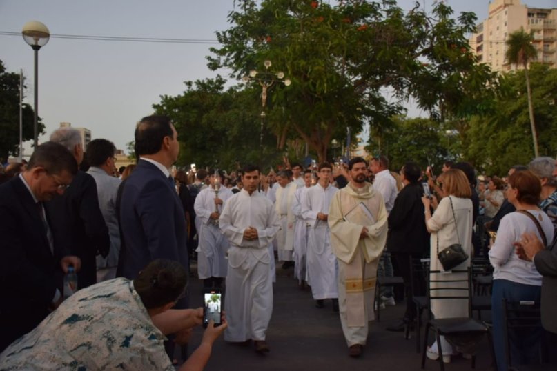 En una emotiva misa, Adolfo Larregain asumió como nuevo arzobispo de Corrientes 