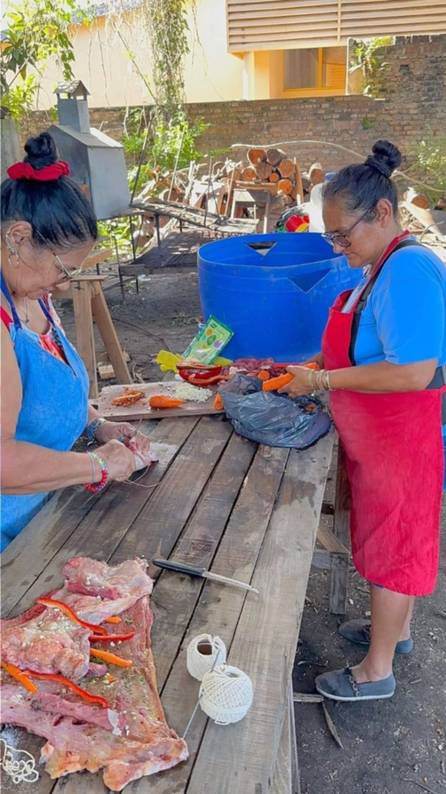 Un pueblo correntino prepara 1.500 kilos de asado y más de una tonelada de mbaipy