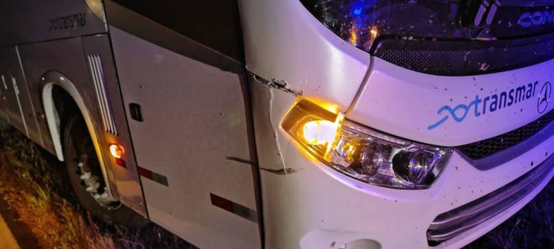 Corrientes: colectivo chocó a ciclistas sobre RN 12, dejó a un hombre en grave estado