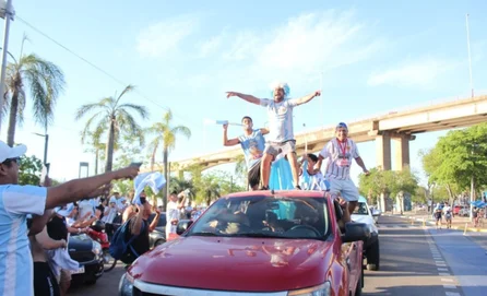 Festejos en Corrientes del triunfo de Argentina contra México